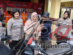 Senyum Sumringah Korban Curanmor di Kota Malang Saat Polisi Temukan dan Kembalikan Motor yang Hilang