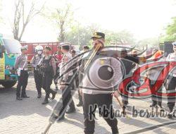 Jelang HUT RI ke-80 Polres Pasuruan Gandeng Mahasiswa, LSM, dan Media Bagikan 500 Bendera untuk Supir Truk dan Warga Perumahan