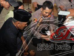 Cegah Curanmor, Kapolres Pelabuhan Tanjung Perak Bagikan Kunci Ganda ke Warga Morokrembangan