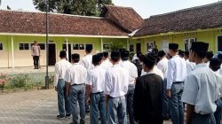 Kapolsek Wonorejo Jadi Pembina Upacara di Yayasan Hidayatul Mubtadiin, Ingatkan Bahaya Kenakalan Remaja