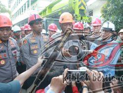 Kapolda Jatim Pastikan Evakuasi Korban Ponpes Al Khoziny Berlangsung 24 Jam Nonstop