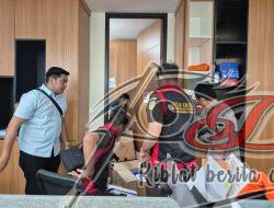 Dugaan Tipikor Pemeliharaan Kolam Pelabuhan Tahun 2023-2024, Kantor PT.PELINDO SUB REG 3 Surabaya Digeledah Kejari Tanjung Perak