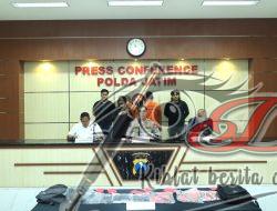 Aksi Bersenjata di Minimarket dan Curanmor Terungkap, Polda Jatim Tangkap Dua Pelaku Asal Jawa Barat dan Jawa Tengah