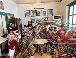 Guru Bangsa dalam Kenangan: TK Aisyiyah 01 Surabaya Teladani HOS Tjokroaminoto Lewat Kunjungan Museum
