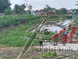 Babinsa Joyotakan, Bhabinkamtibmas dan Linmas Patroli dan Sambangi Pintu Air Plalang