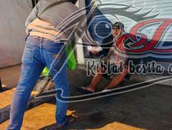 Komunitas NKC dan BJC Berbagi Nasi Bungkus Meski Gerimis Mengguyur