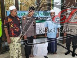 Gelorakan Semangat Berbagi, Polsek Semampir Salurkan Takjil di Masjid Raudhatul Sholihin