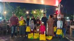 Bukber Tak Biasa di Taman Suroboyo: Redaksi HarianMataBerita Berbagi Santunan Anak Yatim