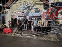 Hadir di Tengah Masyarakat, Patroli Polsek Semampir Disambut Positif Warga