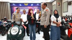 Ditreskrimum Polda Jatim Kembalikan Motor Korban Curanmor dan Begal Tanpa Biaya