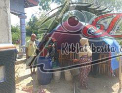 Babinsa Dampingi BBWS Bengawan Solo Salurkan 8.000 Liter Air Bersih untuk Warga Terdampak Kekeringan di Gesi