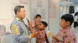 Latih Keberanian dan “Soft Skill”, Tim Jurnalis Cilik MIM Dupan Wawancarai Kepala Sekolah di Balai Pemuda