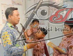 Latih Keberanian dan “Soft Skill”, Tim Jurnalis Cilik MIM Dupan Wawancarai Kepala Sekolah di Balai Pemuda