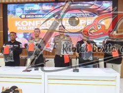 Satreskrim Polres Probolinggo Kota Ungkap Kasus Pembunuhan Manusia Silver, Dua Tersangka Diamankan