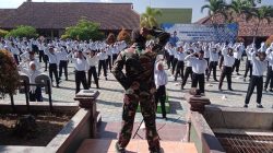 Bentuk Karakter dan Jiwa Nasionalisme, Ratusan Siswa SMKN 1 Bulukerto Digembleng TNI