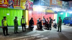 Babinsa Koramil 09/Giritontro Bersama Bhabinkamtibmas dan Linmas Gelar Patroli Malam