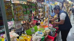 Unit 5 Tipidek Polrestabes Surabaya Turun ke Pasar, Pastikan Harga Beras Sesuai Ketentuan
