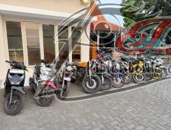 Unit Reskrim Polsek Gununganyar Tindak Lanjuti Aduan Masyarakat, Amankan Pengangkutan Motor Illegal