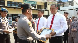 Redam Konflik SARA hingga Ungkap Narkoba, 12 Personel Polres Tanjung Perak Terima Penghargaan
