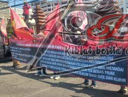KASBI Jatim Gelar Aksi di Grahadi dan DPRD, Desak Pengesahan UU Pelindungan Ketenagakerjaan yang Pro Buruh