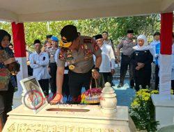 Kapolri Ziarah ke Makam Marsinah dan Kunjungi Museum di Nganjuk
