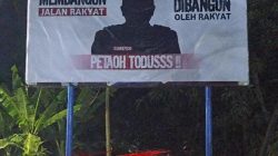 Viral Spanduk Pedas di Sampang! Bupati Disindir Gagal Bangun Jalan, Warga Terpaksa Swadaya