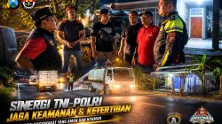 Antisipasi Jalan Licin, Satlantas Polres Bangkalan Turun Langsung Lakukan Penyiraman Jalan
