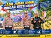 Peduli Keselamatan Kasat Lantss Polres Bangkalan AKP FEBRY HERMAWAN Pasang Banner Imbuan Di Jalan Raya Galis